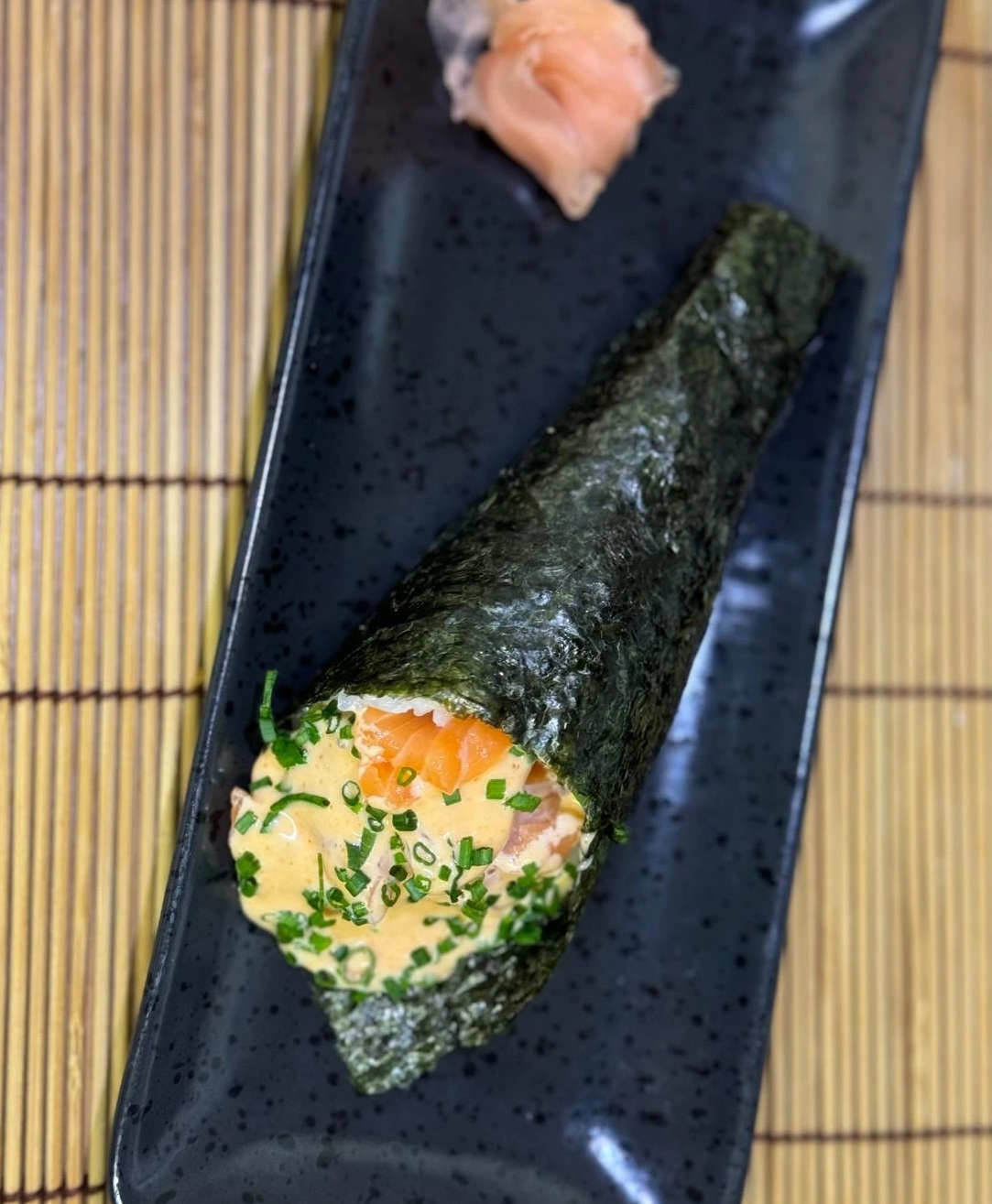 Mini Temaki Spicy Salmon
